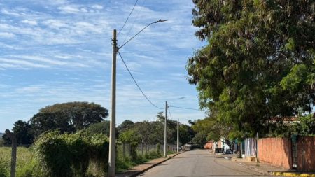 Em um ano e meio de gestão, Prefeitura amplia iluminação pública e leva mais segurança a bairros que aguardavam por investimentos